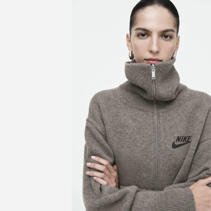 NKE - Maglione Elegante con Collo Alto.
